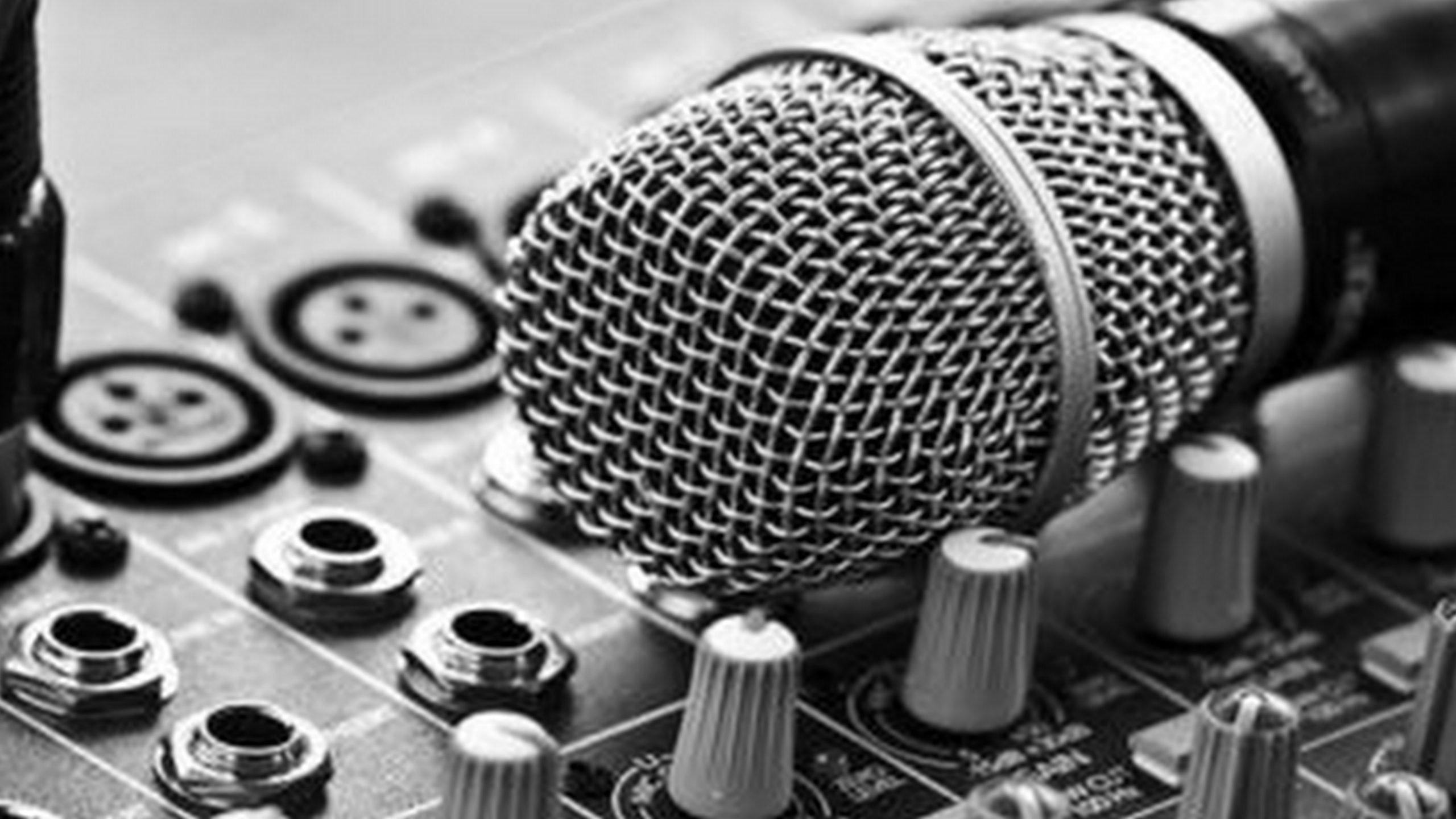 Light Up Light Hire Staffordshire PA-Hire-Speakers-Mixers-amps-Mics-and-More-scaled EXTRA WOW